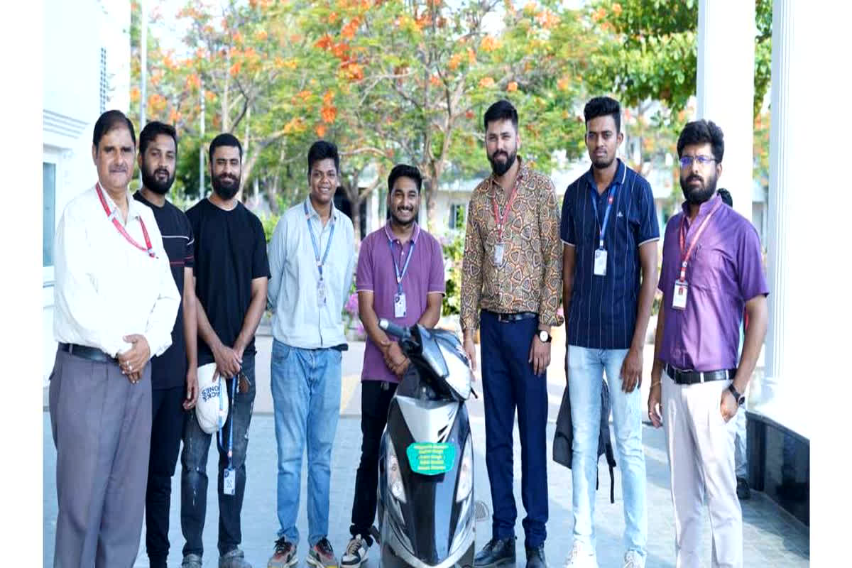 Kalinga Electric Scooter: कलिंगा विश्वविद्यालय के छात्रों ने तैयार की बेहद सस्ती इलेक्ट्रिक स्कूटर, सिंगल चार्ज में देगी इतने किलोमीटर का रेंज