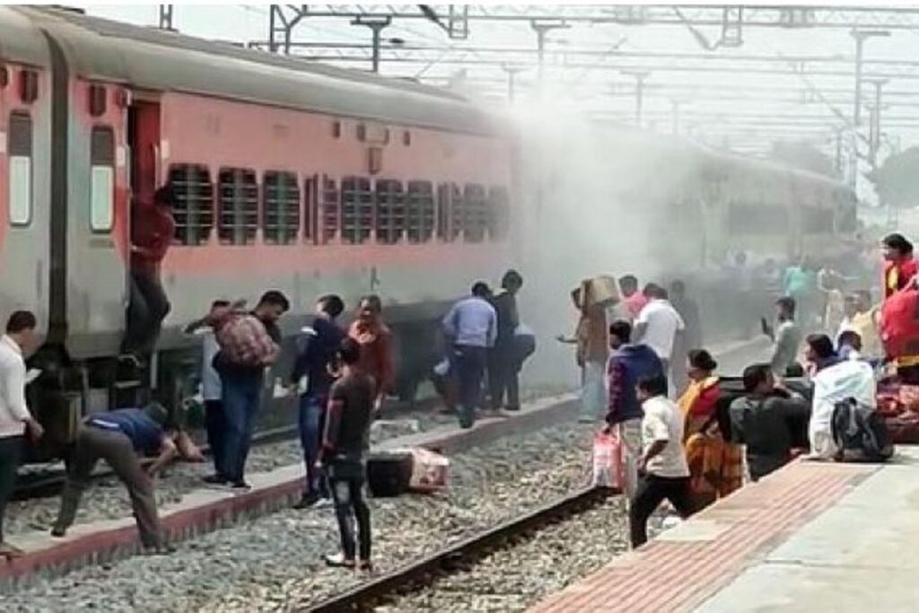 Fire breaks out in Howrah Mail train in Amritsar