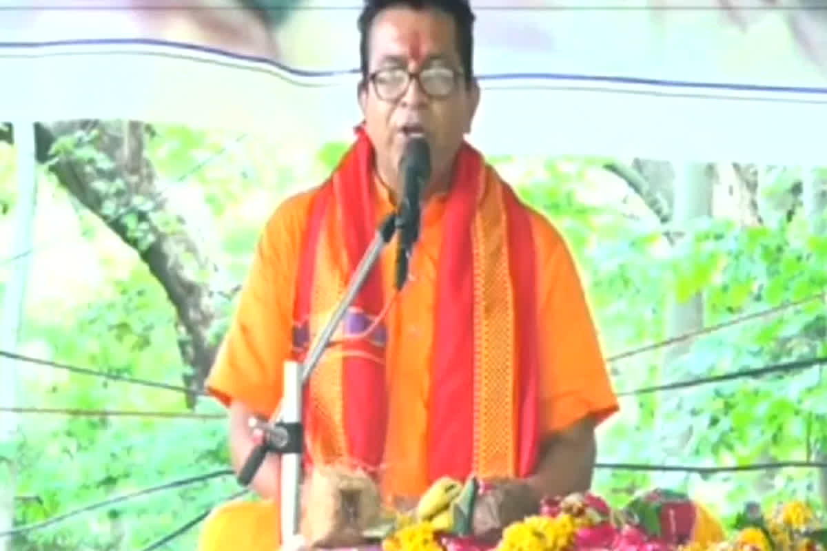 Kathawachak Gopal Krishna Maharaj Death: राधा रानी का भजन गाते-गाते धड़ाम से नीचे गिरे गोपाल कृष्ण महाराज, चली गई जान, सामने आई ये वजह