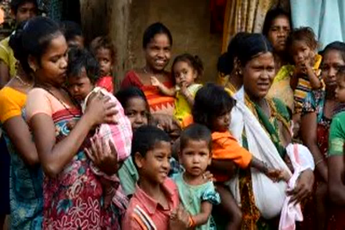 Government Scheme: सरकार इन लोगों को दे रही बिना ब्याज 2 लाख तक का लोन, यहां करें आवेदन, ऐसे मिलेगा फायदा…