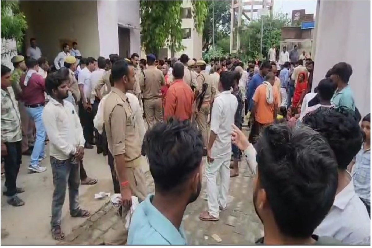 Hathras hadsa: हाथरस भगदड़ में 27 लोगों की मौत, CM योगी के निर्देश पर दो कैबिनेट मंत्री, चीफ सेक्रेटरी और DGP मौके पर रवाना