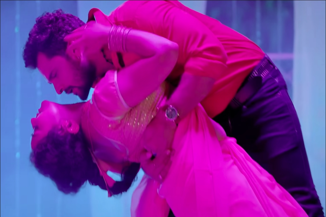 Bhojpuri Sexy Video : इस वीडियो में गजब के हॉट सेक्सी सीन्स, एक बार देखने के बाद लग जाएगी तन-बदन में आग