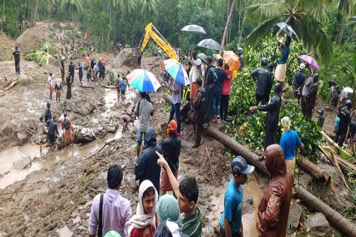 Kerala Landslides Update: भारी बारिश के चलते भीषण भूस्खलन, 8 लोगों की मौत, रेस्क्यू में जुटी वायुसेना