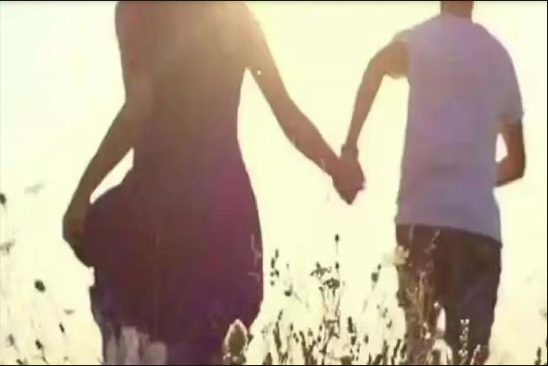 ये मौलवी तांत्रिक जादुई ताबीज से दिलाता था ‘मनचाहा प्यार’, अब खुद हो गया पड़ोसन के साथ फरार, मामला जानकर उड़ जाएंगे होश..