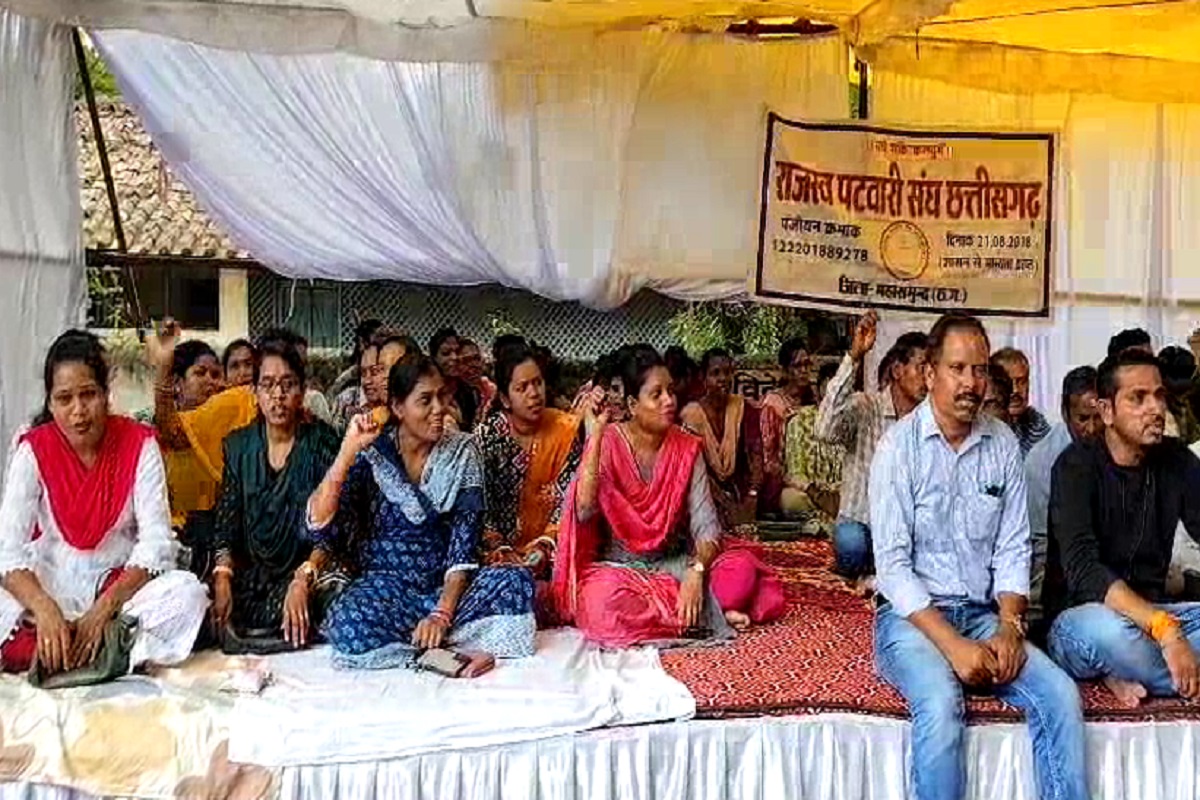 Patwari Strike:  अपनी इन मांगों को लेकर जिलेभर के 250 पटवारियों ने किया अनिश्चितकालीन हड़ताल, मांग पूरी नहीं होने पर दी ये चेतावनी