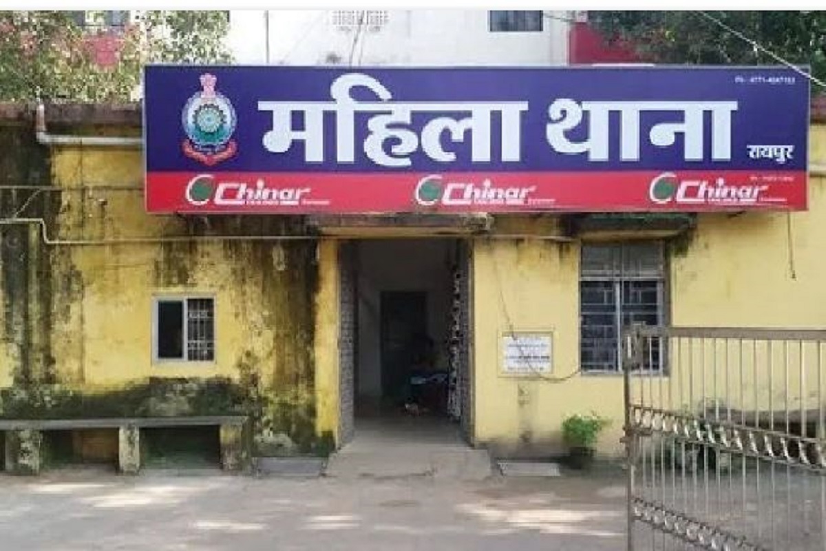 रायपुर में रंगे हाथों पकड़ी गई महिला थाना प्रभारी, महिला के साथ ही कर रही थी ऐसा काम