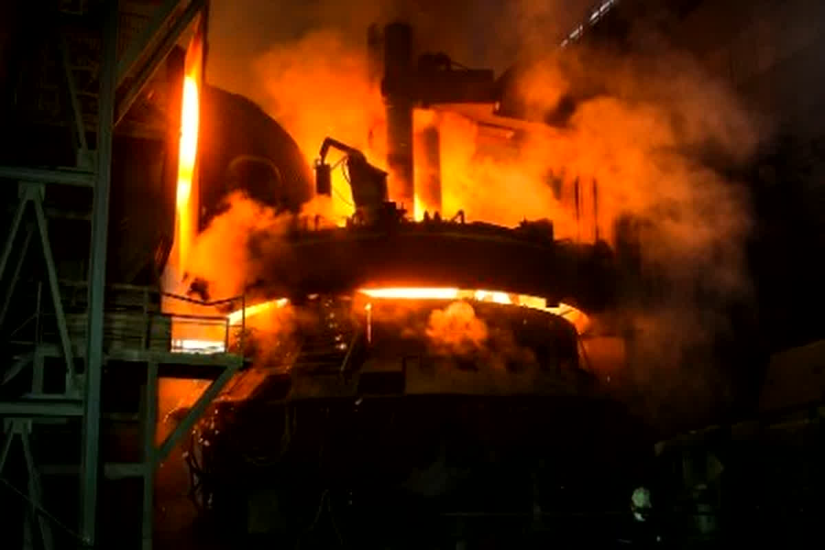 Alcohol Factory Blast: दर्दनाक हादसा! शराब फैक्ट्री में ब्लास्ट के बाद लगी भीषण आग, जिंदा जले पांच श्रमिक…