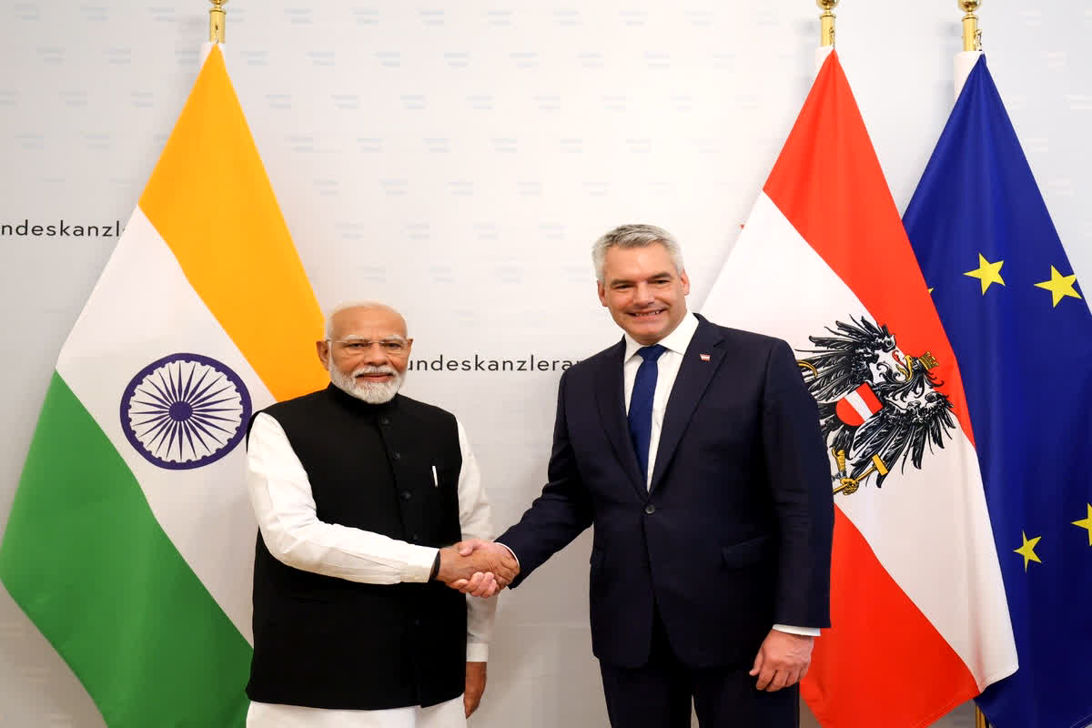 PM Modi Austria Visit: ऑस्ट्रिया दौरे पर पीएम मोदी, चांसलर के साथ की द्विपक्षीय बैठक, इन मुद्दों पर हुई चर्चा
