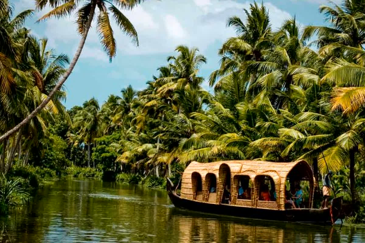 Monsoon Destinations: मानसून में पार्टनर के साथ बना रहे हैं घूमने का प्लान! तो इन 10 जगहों का करें दीदार, हर पल बन जाएगा यादगार…