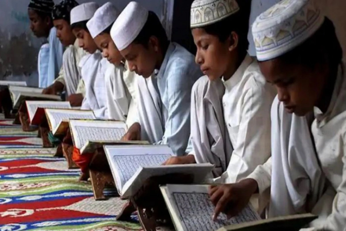 Madrasas’ Recognition Cancelled: बिना मतलब सरकार से ले रहे थे पैसे, एक ही जिले में 56 मदरसों की मान्यता रद्द, अब यहां पढ़ेंगे बच्चे