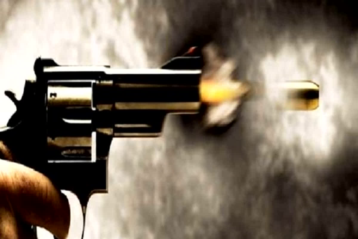 Mosque Shooting: मस्जिद में चली ताबड़तोड़ गोलियां, 4 की मौत, कई अन्य गंभीर रूप से घायल…