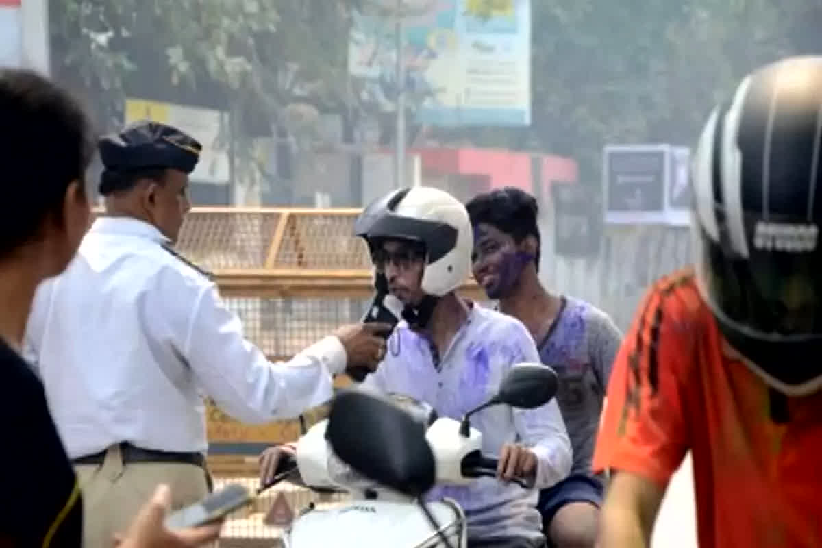 Drink And Drive Fine: सावधान…इस शहर में लागू हुए नए ट्रैफिक रूल, अब शराब पीकर गाड़ी चलाने पर रद्द होगा लाइसेंस