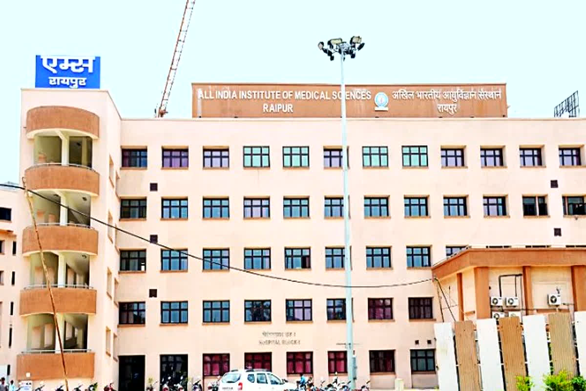 AIIMS Raipur: एम्स अस्पताल में मरीज ने मचाया उत्पात, ASI और आरक्षक को चाकू मारकर किया घायल, जानें मामला…