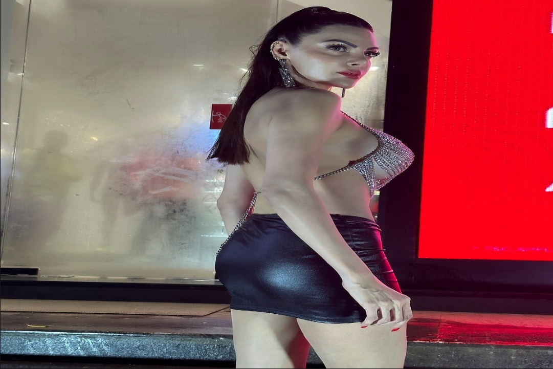 Sherlyn Chopra Sexy Photos and Video : शर्लिन चोपड़ा ने तोड़ा हॉटनेस का रिकॉर्ड..! सोशल मीडिया पर धमाल मचा रही ये सेक्सी तस्वीरें और वीडियो, एकटक निहार रहे लोग