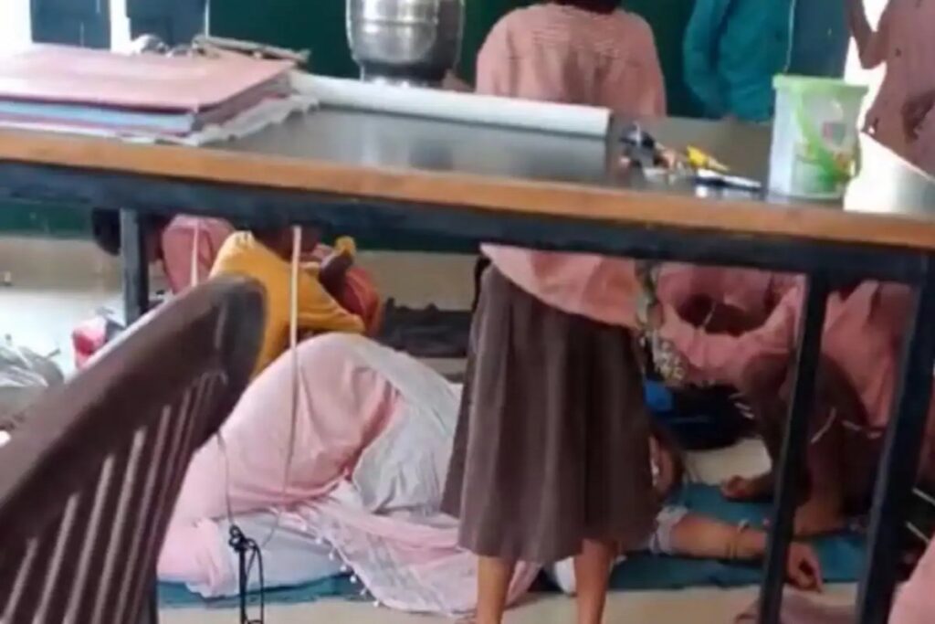 Mahila Teacher ka Video Viral