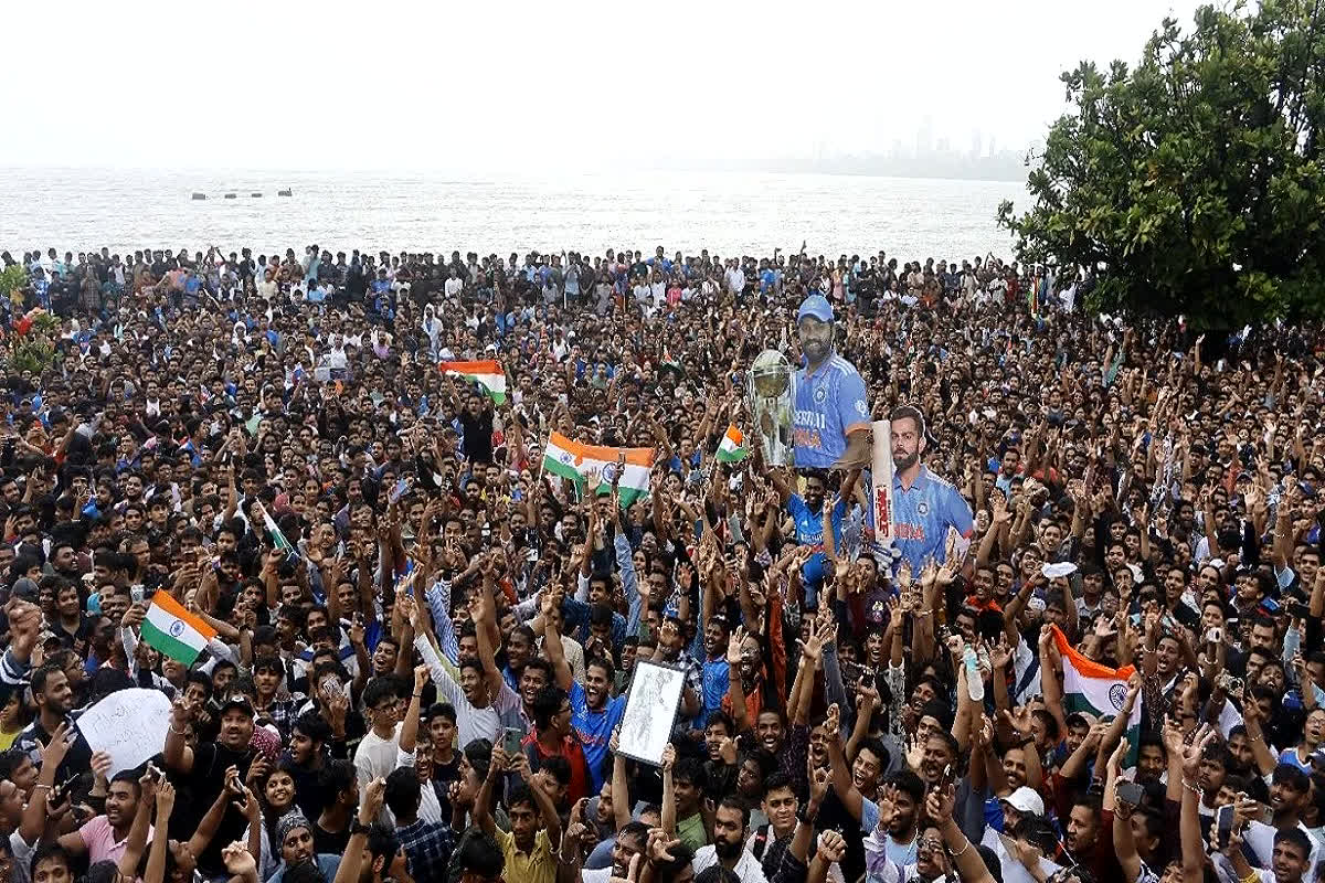 Team India Victory Parade: भारतीय टीम की ‘विक्ट्री परेड’ में उमड़ा जनसैलाब, किसी की टूटी हड्डी तो किसी को सांस की दिक्कत, पहुंचे अस्पताल