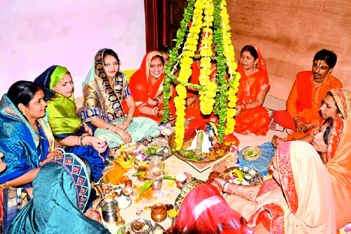 Hariyali Teej 2024: इस दिन मनाई जाएगी हरियाली तीज, वैवाहिक जीवन में शांति के लिए करें शिव-पार्वती से जुड़े ये उपाए, दूर होगी कड़वाहट