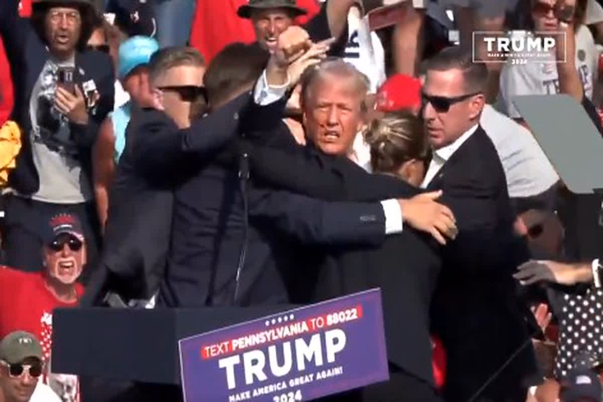 Firing in Trump Rally: राष्ट्रपति चुनाव प्रचार के दौरान चली ताबड़तोड़ गोलियां, डोनाल्ड ट्रंप हुए घायल, देखें वीडियो