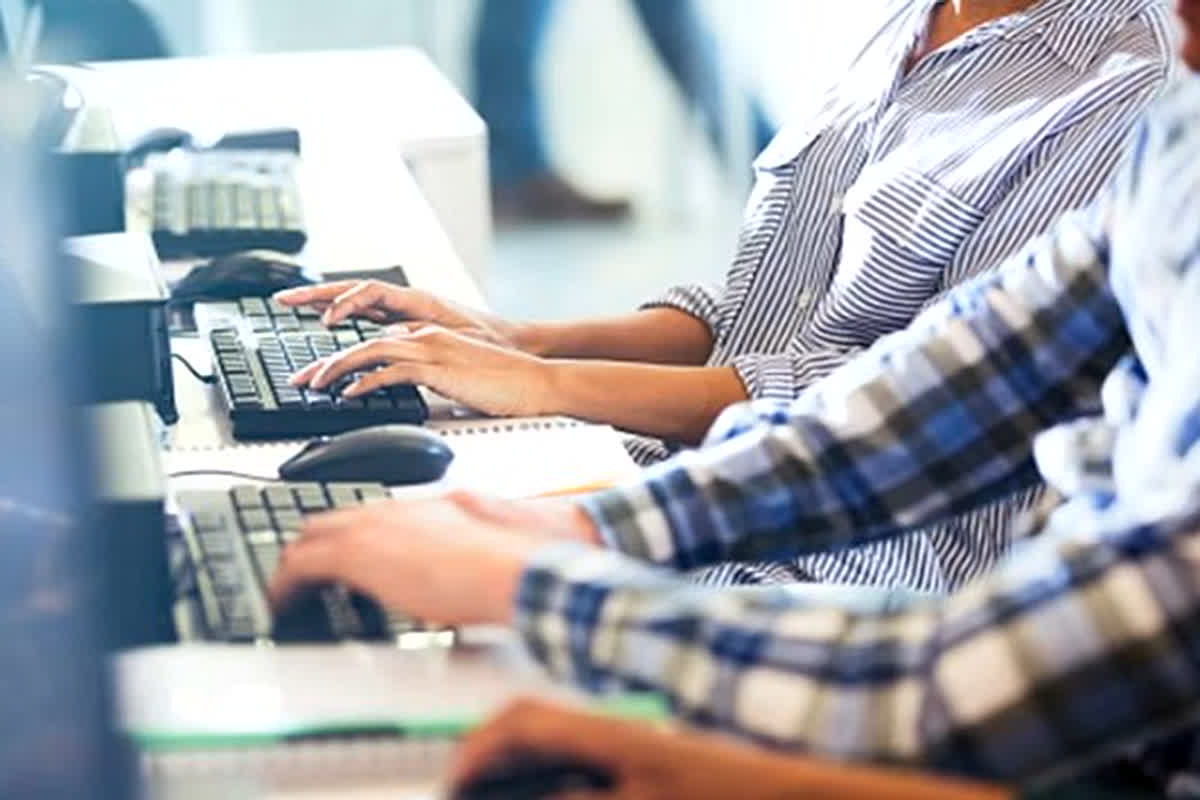 Stenographer Vacancy 2024: स्टेनोग्राफर पद के लिए निकली भर्ती, ग्रेजुएट कर सकते हैं अप्लाई, जानें आवेदन प्रक्रिया और मंथली सैलरी…