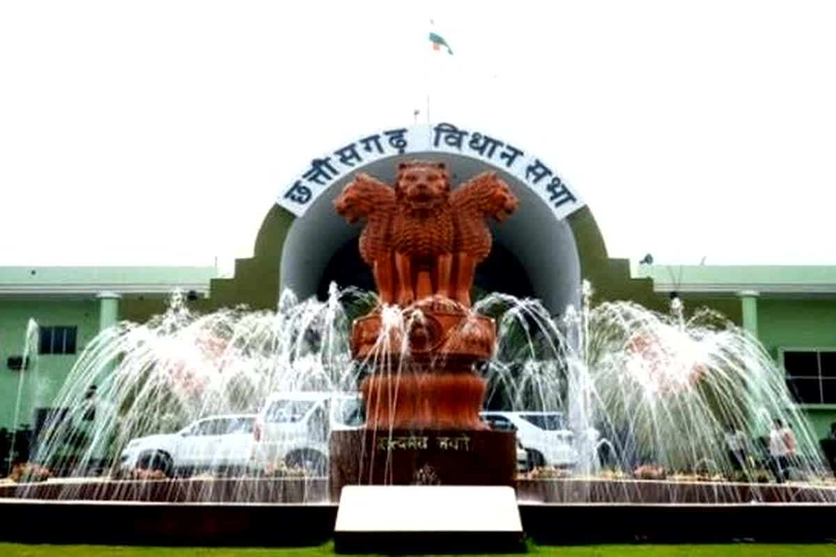 Vidhan Sabha Monsoon Session: नक्सल घटना को लेकर सदन में उठा सवाल, इन सवालों का जवाब नहीं दे पाए गृह मंत्री, मचा हंगामा