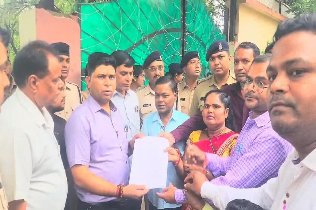 Chhattisgarh daily wage workers will be regularized?