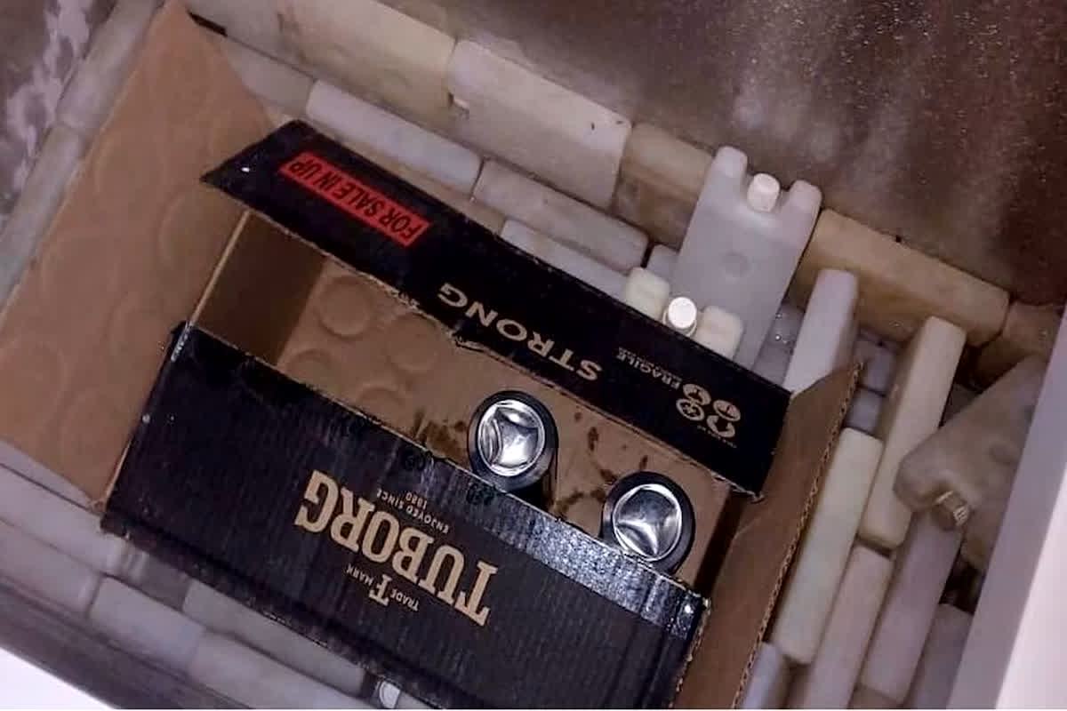 Vaccine ki freezer me Beer cans: अजब-गजब… अस्पताल के वैक्सीन फ्रीजर में ठंडी की जा रही बीयर की कैन, स्वास्थ्य महकमे में मचा हड़कंप