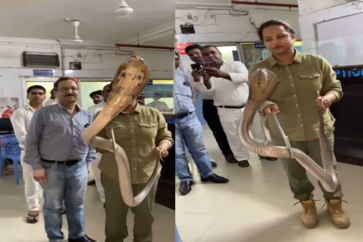 Sarkari Aspataal me Cobra Dance: नाग पंचमी के दिन सरकारी अस्पताल में कराया गया कोबरा डांस, वीडियो वायरल होने पर दर्ज हुई शिकायत
