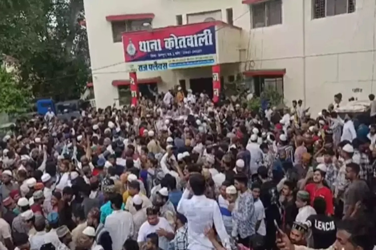 Chhatarpur Police Station Attack : थाने पर पथराव करने वाले 30 लोग गिरफ्तार, आरोपियों को पकड़ने रातभर चला ऑपरेशन, सीएम ने अफसरों से कहा- करें कड़ी कार्रवाई
