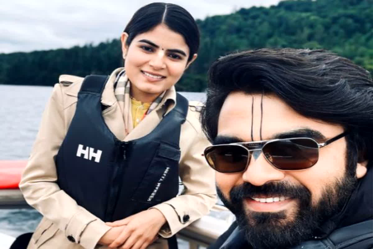 कथावाचक देवी चित्रलेखा ने मुस्लिम युवक से की है शादी? सोशल मीडिया पर वायरल हो रही तस्वीर, जानिए क्या है दावों की सच्चाई