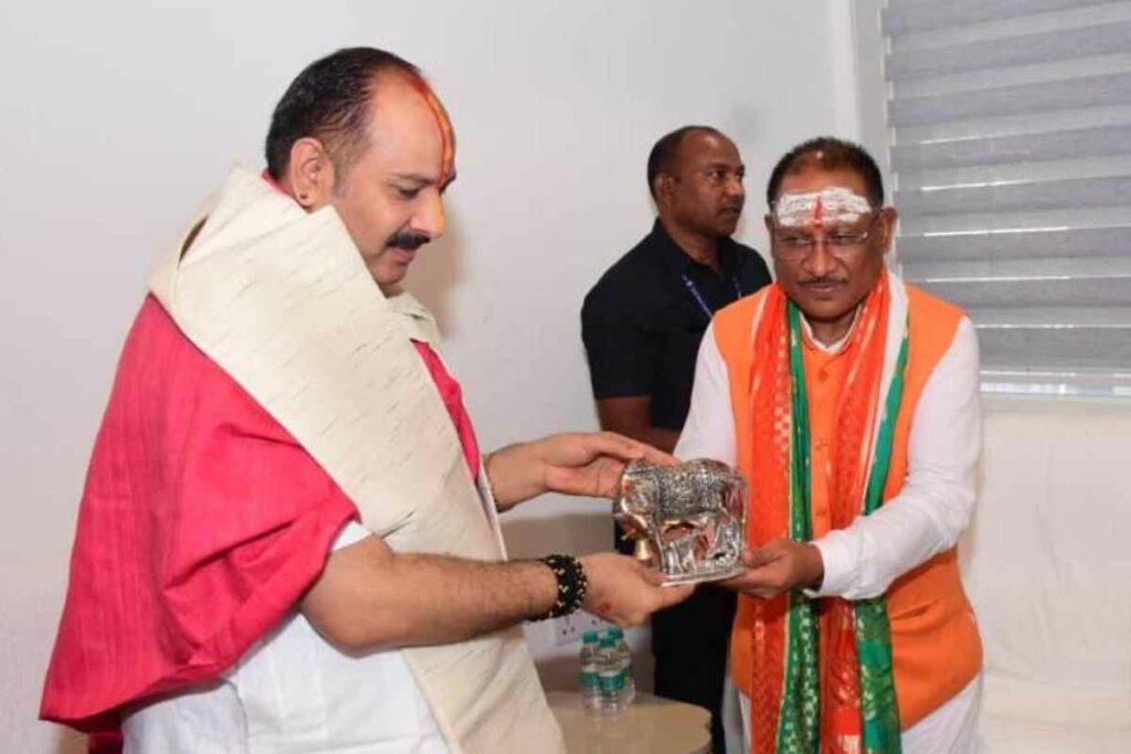 Pandit Pradeep Mishra and CM Vishnudev Sai Courtesy meeting