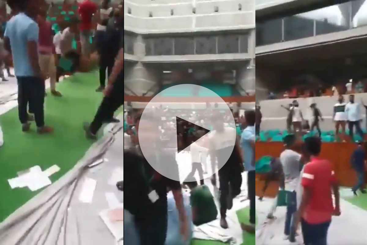 Bangladesh National Parliament Live: बांग्लादेश का जातीय संसद धुंआ-धुंआ.. दंगाइयों का उत्पात देखकर रह जायेंगे हैरान, उखाड़ रहे कुर्सियां, लगा रहे नारे, आप भी देखें Video