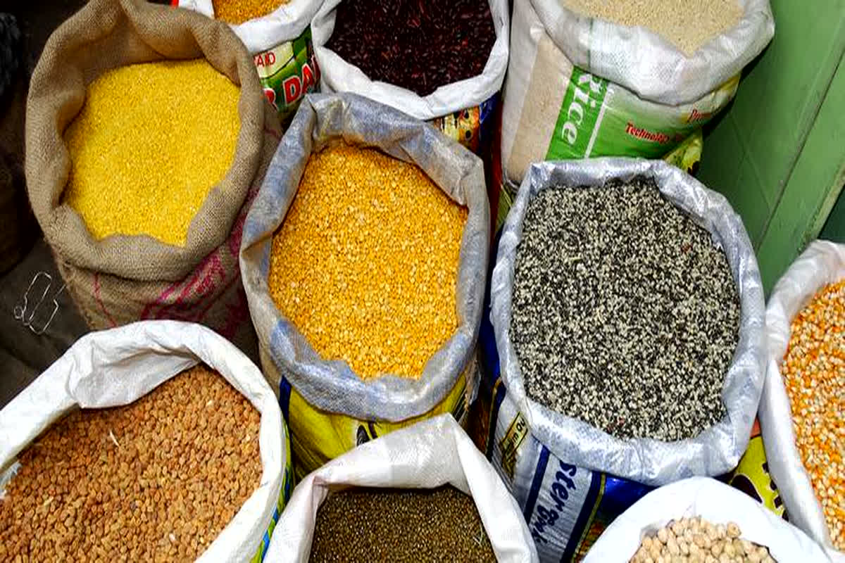Dal Price: आम जनता को महंगाई से मिली राहत.. सस्ती हुई दालों की कीमतें, यहां देखें लेटेस्ट रेट
