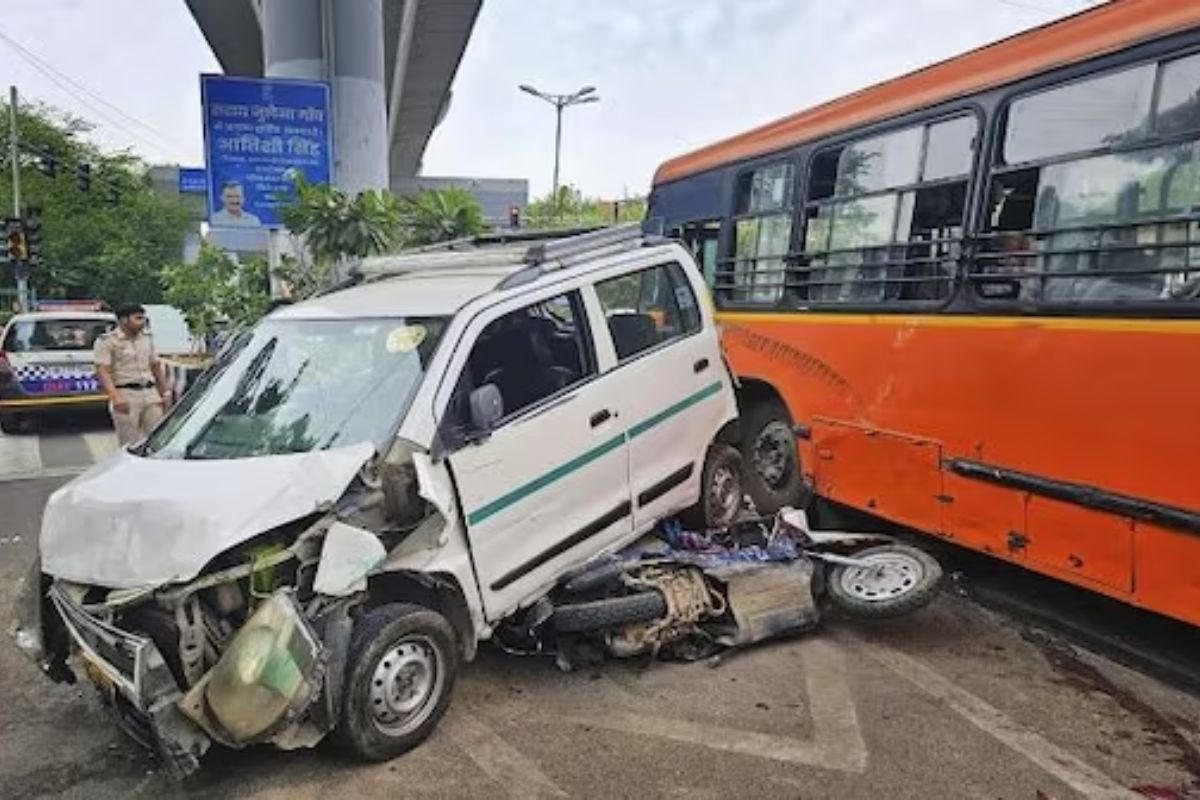 CM Ayushman Jivan Rakshak Yojana : ‘सड़क पर पड़े घायल को अस्पताल पहुंचाओ और 10 हजार रुपये का इनाम पाओ’.. पढ़े क्या हैं सरकार की योजना..