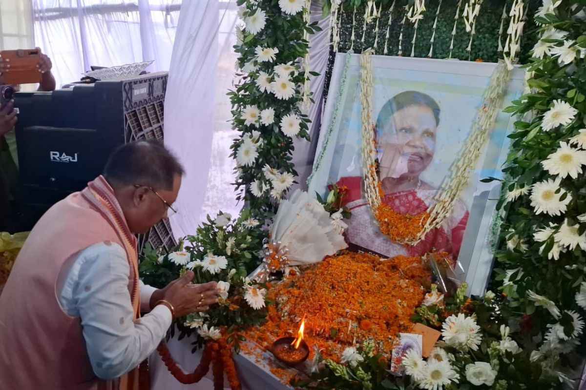 CM Vishnu Deo Sai in Odisha: केंद्रीय मंत्री की दिवंगत पत्नी को CM साय ने दी श्रद्धांजलि.. पहुंचे मंत्री के गृहग्राम, जताया शोक