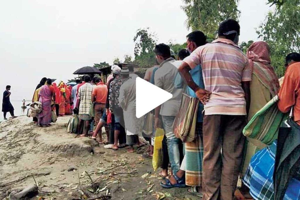 Bangladeshis trying to enter the Indian border