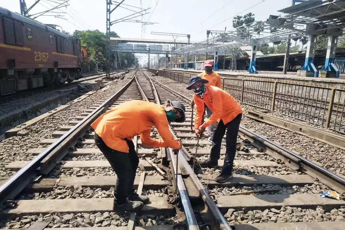 Railway Employee Id Card: रेलवे कर्मचारियों को बड़ी राहत… अब आईडी कार्ड के लिए भटकने की नहीं पड़ेगी जरूरत, घर बैठे इन आसान स्टेप्स से होगा काम