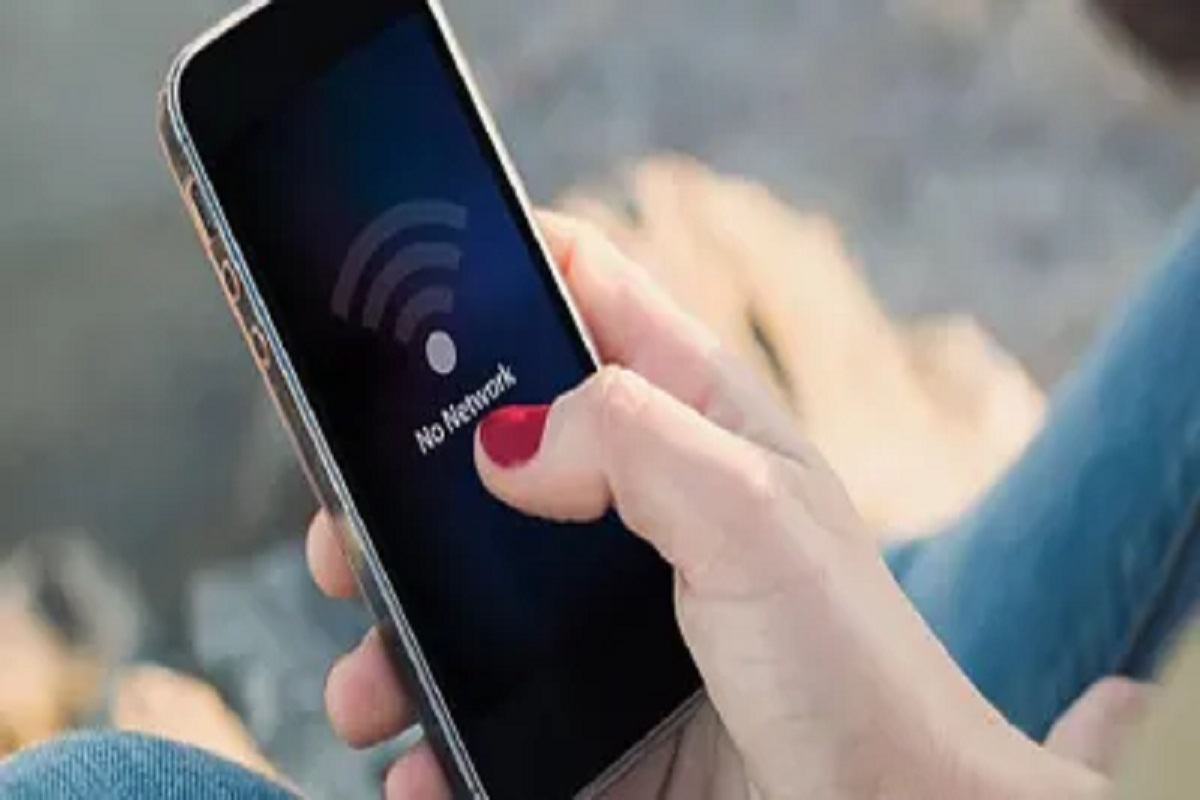 TRAI New Norms: मोबाइल यूजर्स के लिए अच्छी खबर, नेटवर्क नहीं आई तो अब कंपनी जिम्मेदार, मिलेगा ये मुआवजा TRAI New Norms: मोबाइल यूजर्स के लिए अच्छी खबर, नेटवर्क नहीं आई तो अब कंपनी जिम्मेदार, मिलेगा ये मुआवजा