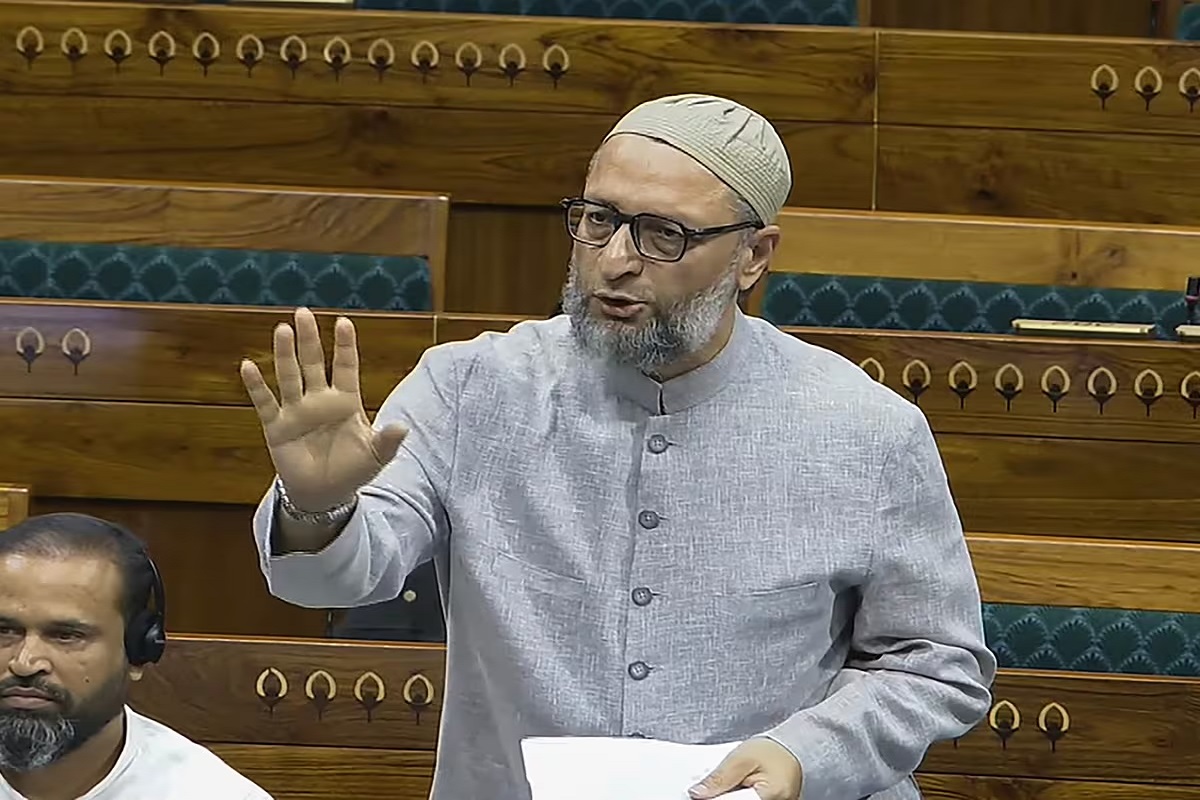 Waqf Board Amendment Bill : वक्फ बिल पर भड़के असदुद्दीन ओवैसी, सदन में ही मोदी सरकार को बता दिया मुसलमानों का दुश्मन, देखें ये वीडियो
