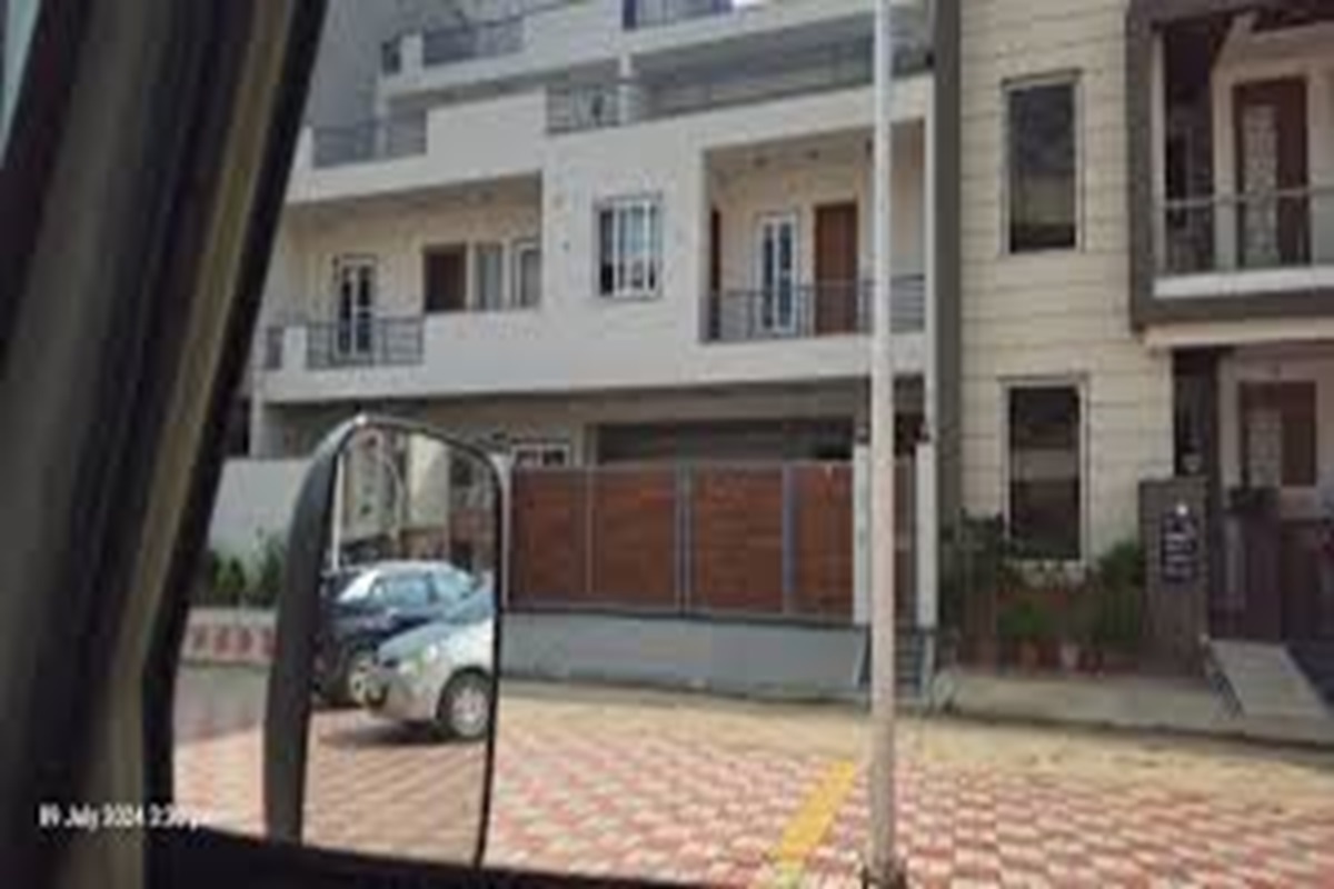 Lokayukta Raids in PK Jain House: नगर निगम के रिटायर्ड इंजीनियर के घर लोकायुक्त की दबिश, विदेश में निवेश के साथ हुए कई बड़े खुलासे