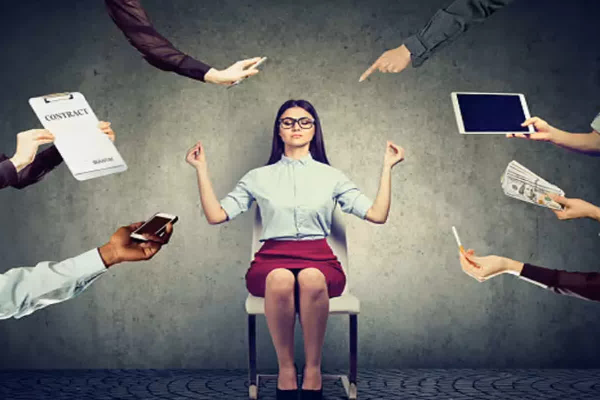 Right to Disconnect: वर्किंग आवर के बाद कर्मचारियों को फोन-मेल करने पर लगेगा जुर्माना, लागू हुआ राइट टू डिस्कनेक्ट कानून