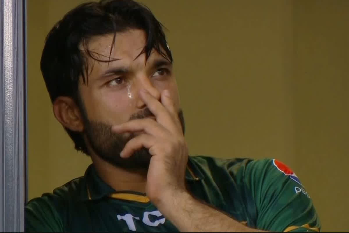 Shan Masood Shaheen Afridi Fight: पाकिस्तानी क्रिकेटर मोहम्मद रिजवान को साथी खिलाड़ियों ने बेरहमी से पीटा, बांग्लादेश के खिलाफ मिली हार के बाद जंग का मैदान बना ड्रेसिंग रूम