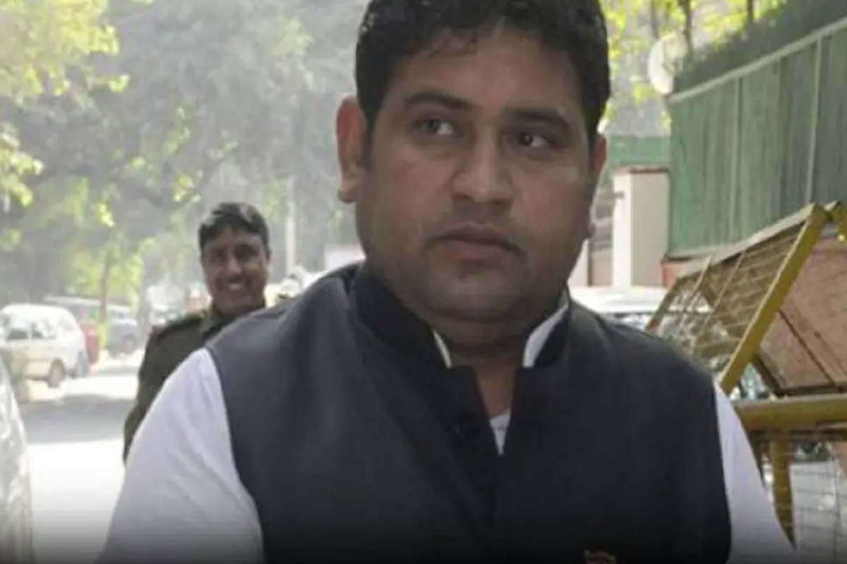 Sandeep Valmiki: पूर्व मंत्री ने थामा बीजेपी का दामन, अब 3 घंटे बाद पार्टी ने दिखाया बाहर का रास्ता, बताई ये बड़ी वजह