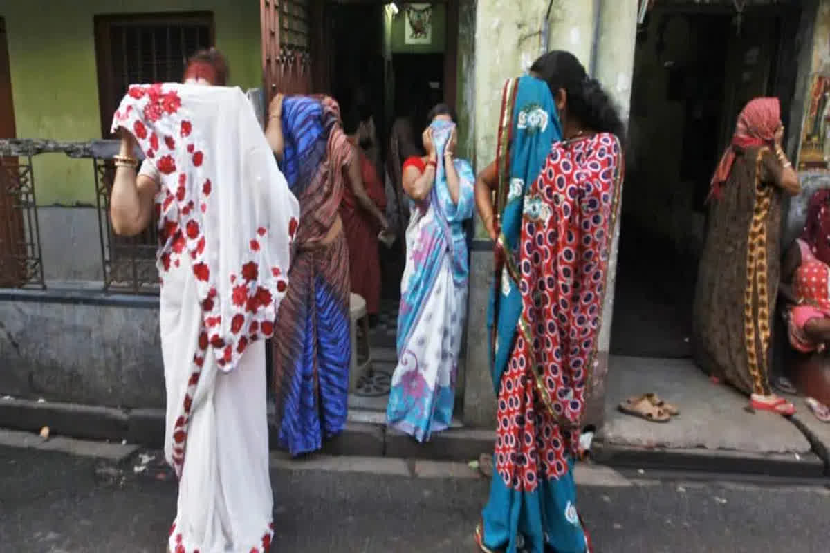 ‘आप यहां आइए…यहां लड़कियां तैयार हैं…’ हवस के पुजारियों के लिए सोनागाक्षी से आया ऑफर, रेप रोकने कुर्बानी देने को तैयार सेक्स वर्कर्स