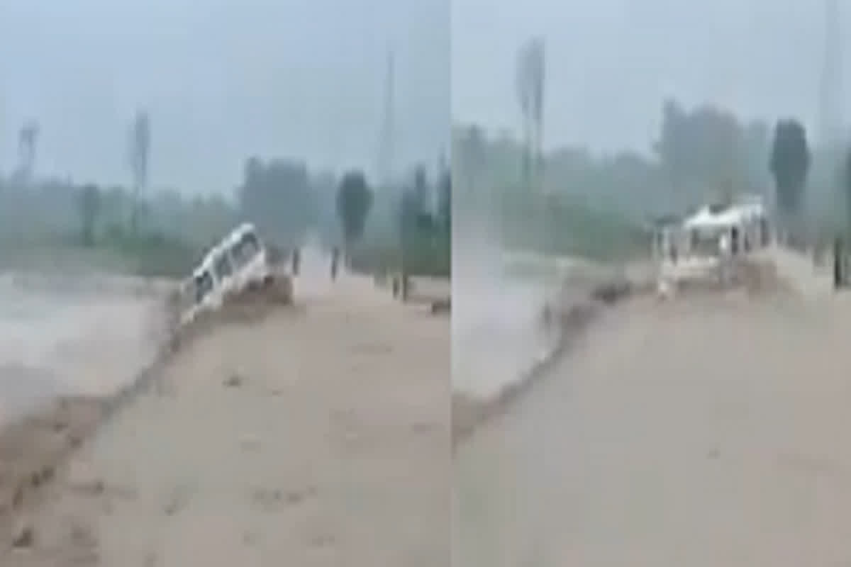 Uttarakhand News : उफनते नाले में बह गई सवारियों से भरी जीप, हादसे में एक की मौत, घटना का खौफनाक वीडियो आया सामने