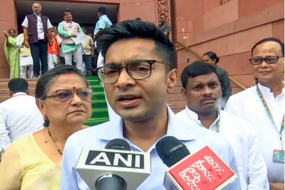 Bengal Doctor Rape : डॉक्टर छात्रा के रेपिस्ट का 7 दिनों में एऩकाउंटर या फांसी! सीएम के भतीजे अभिषेक बनर्जी ने क्यों कही ये बात…जानें