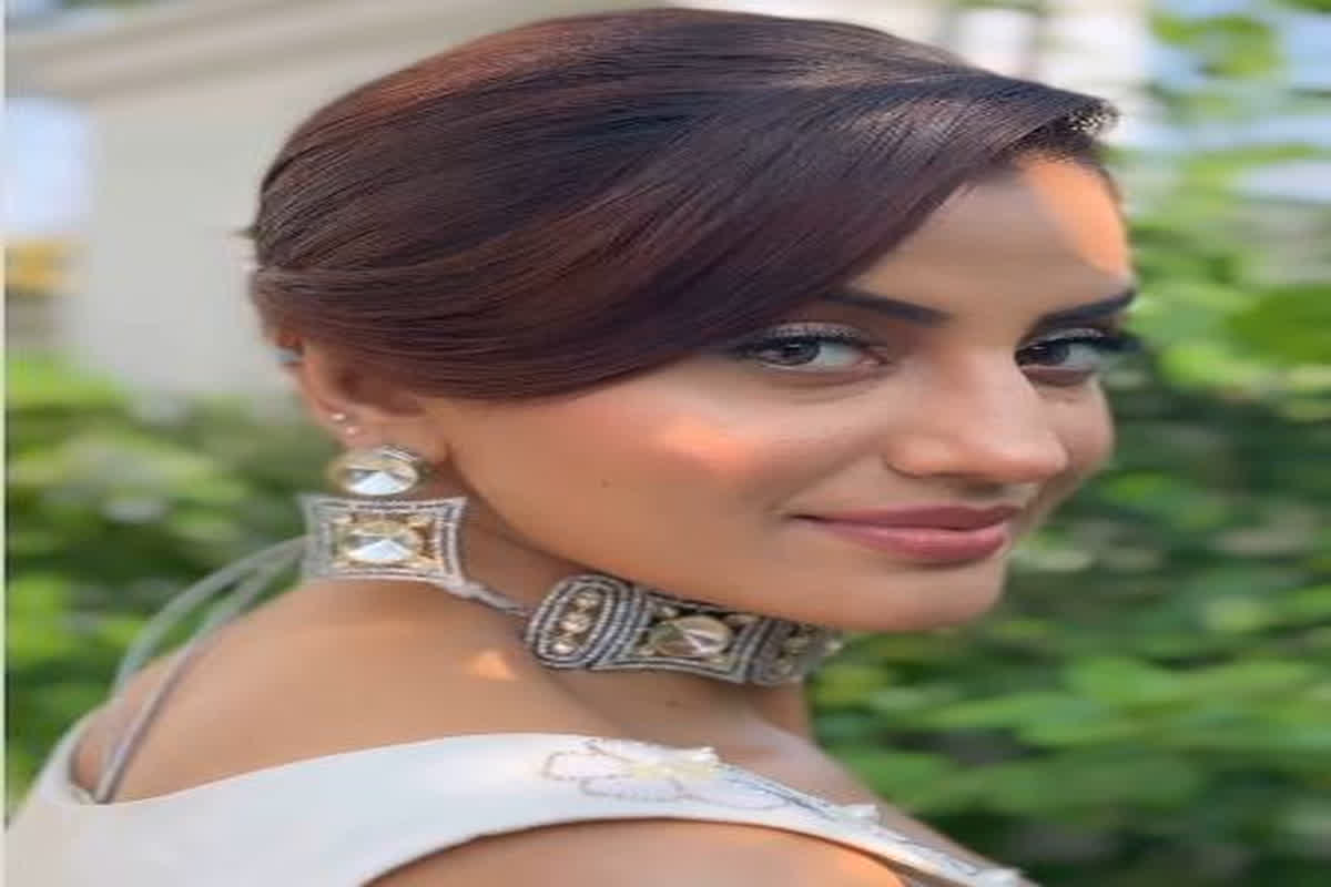 Akshara Singh New Video: अक्षरा सिंह ने कैमरे के सामने दिखाया स्टाइलिश अवतार, देखते ही देखते वायरल हुआ वीडियो