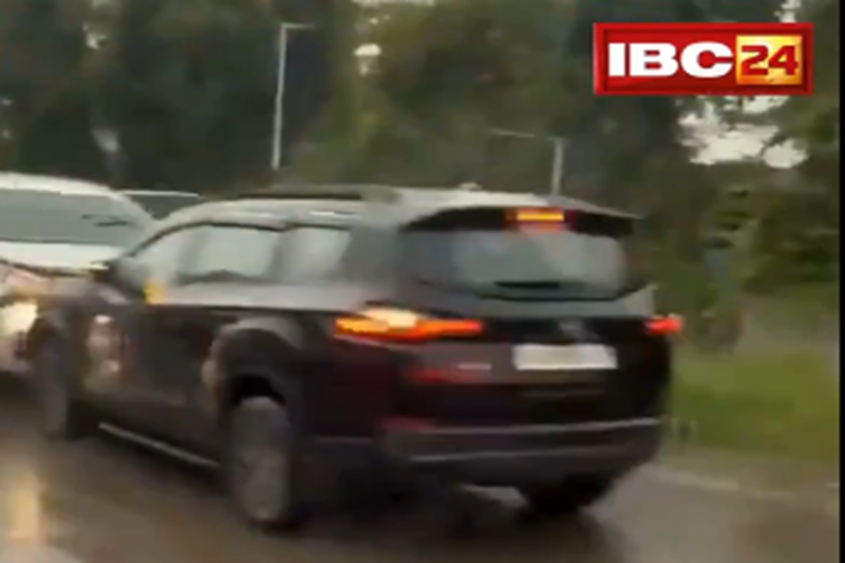 Ambernath Road Rage Video: सनकी ड्राइवर ने की हैवानियत की हदें पार, पहले  युवक को दूर तक घसीटा, फिर कार को मारी टक्कर, खौफनाक Video आया सामने