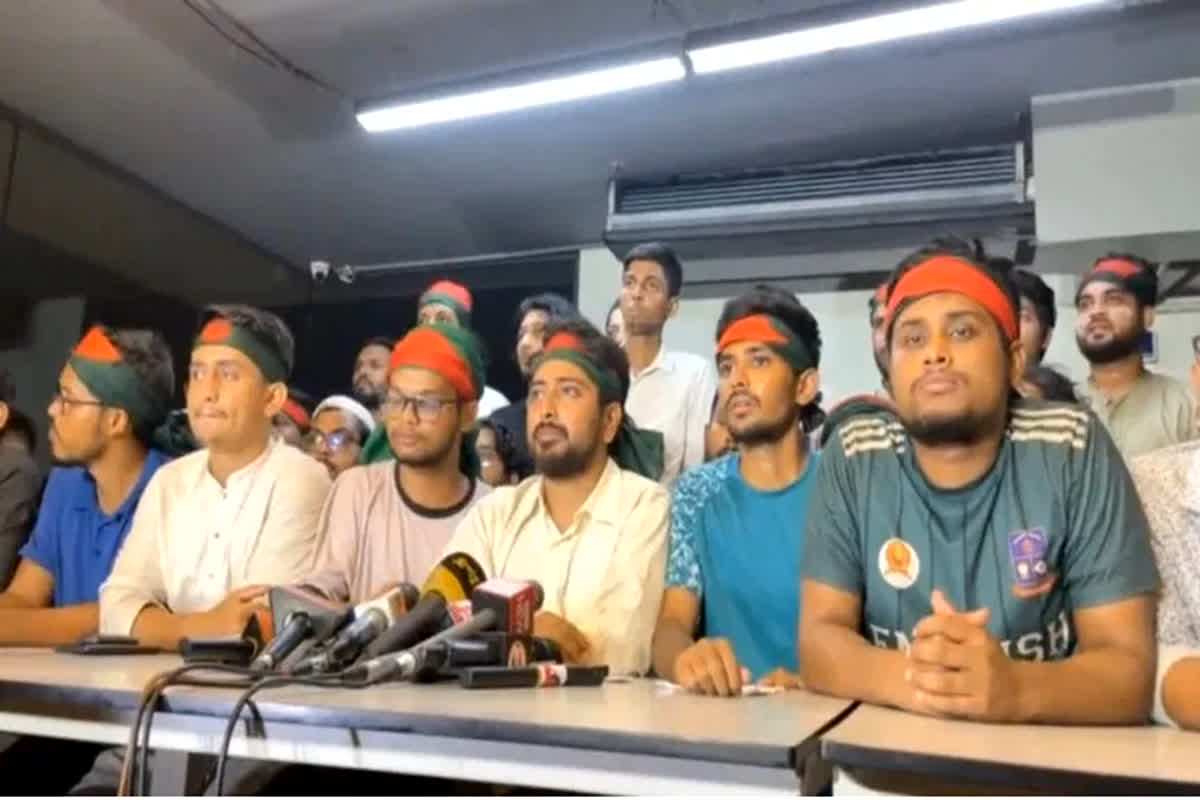 Bangladesh Violence: इन तीन छात्रों के आंदोलन से बांग्लादेश में हुआ तख्तापलट, वीडियो जारी कर कहा ‘…. कोई भी सरकार स्वीकार नहीं’