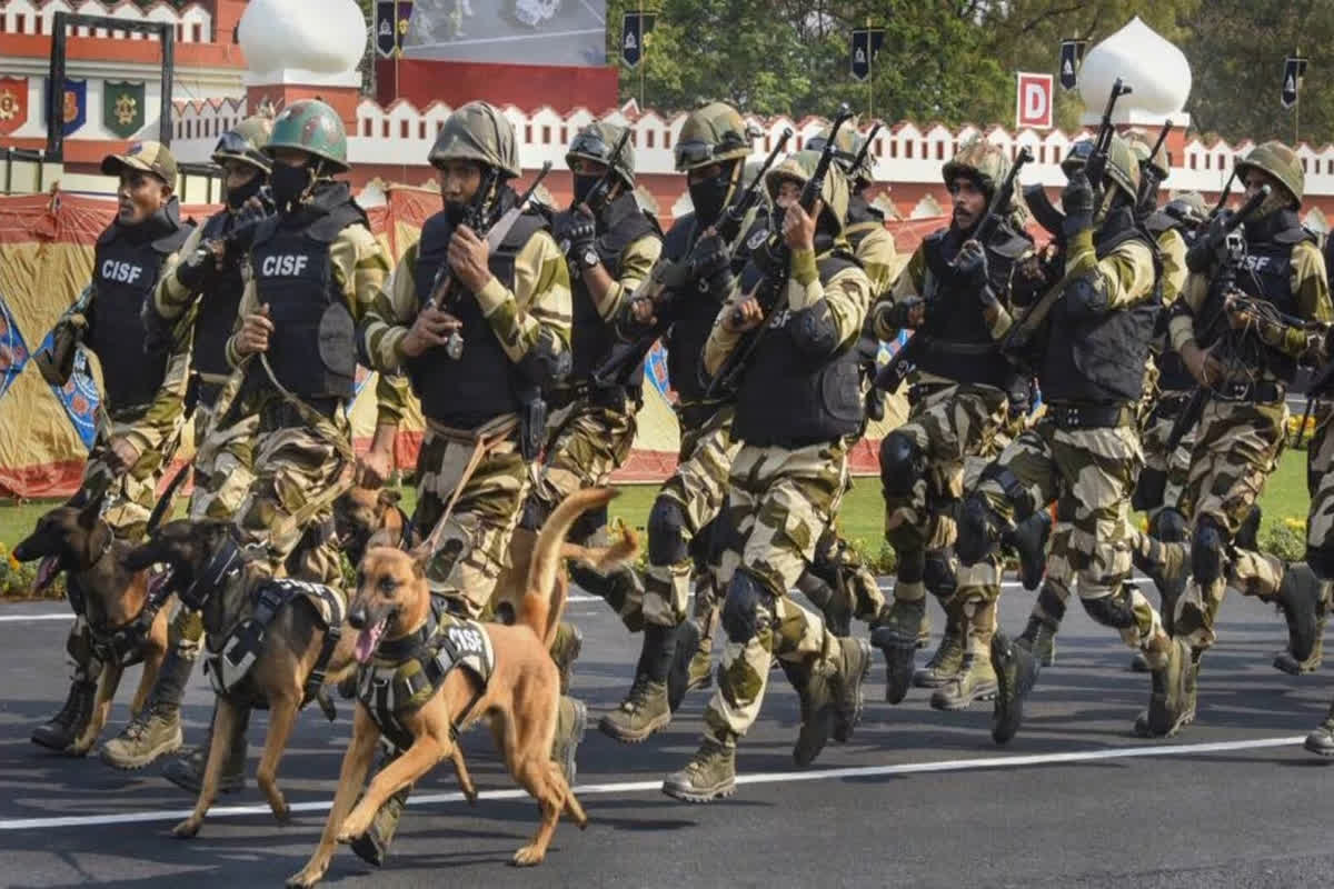 CISF Recruitment 2024: 12वीं पास के लिए सीआईएसएफ में नौकरी पाने का सुनहरा अवसर, लगभग 70 हजार मिलेगी महीने की सैलरी, ऐसे करें अप्लाई