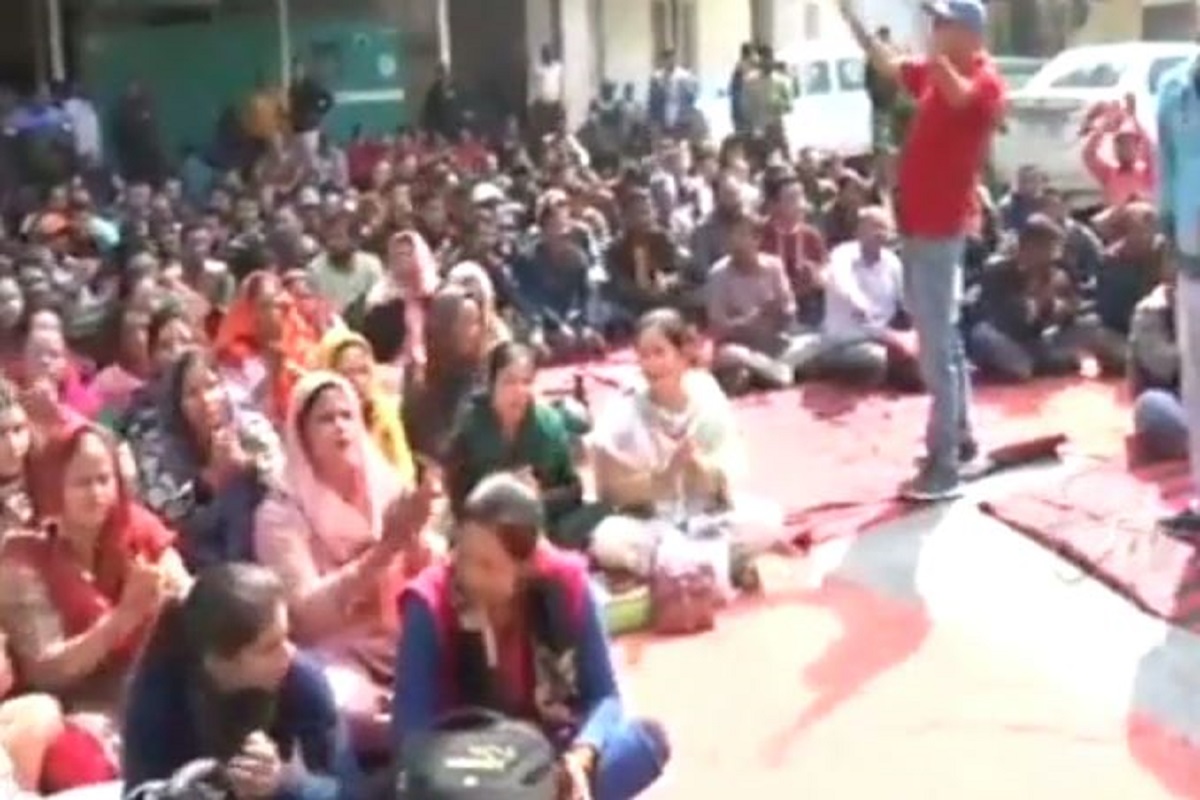 Contract Employee Regularization: संविदा कर्मचारियों के नियमितीकरण के नए नियम पर विवाद, कैबिनेट की मंजूरी के बाद सामने आया 2023 का आदेश